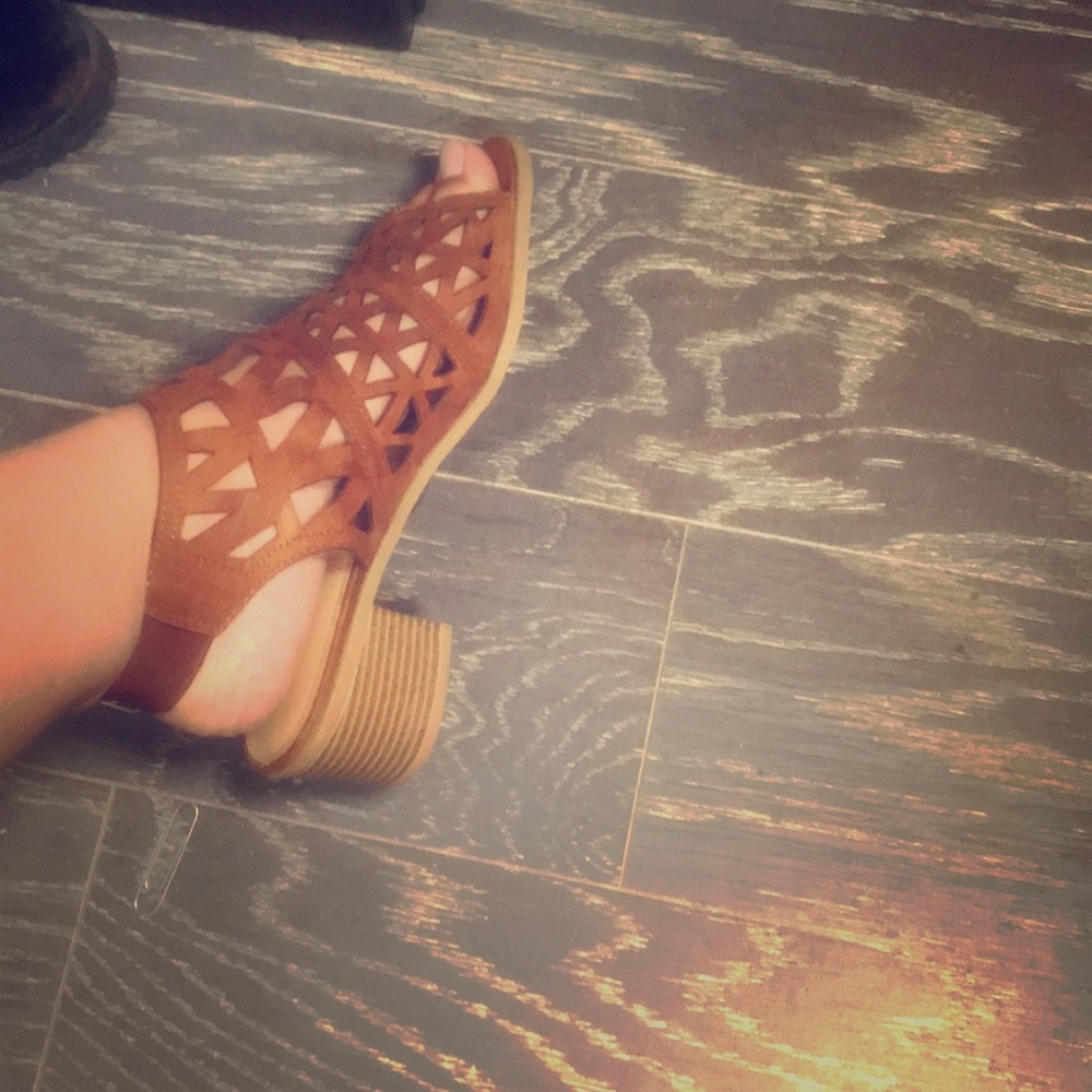 American Eagle Sandals